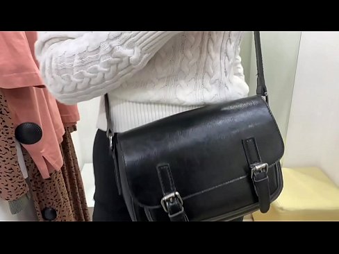 ❤️ Gənc qadın FeralBerry-nin fitinq otağında dildo ilə ictimai masturbasiyası ️❌ Seks videosu bizdə
